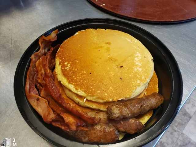 2 Pancakes & Bacon Breakfast